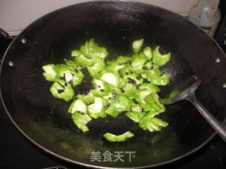 凉瓜炒牛肉的做法步骤：6