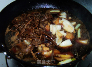 红烧鸡腿茶树菇的做法步骤：11