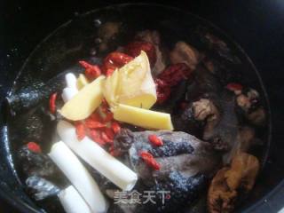 枸杞红枣乌鸡汤的做法步骤：7