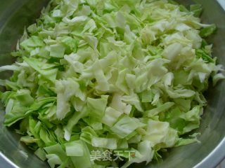包菜肉丝炒粉的做法步骤：1