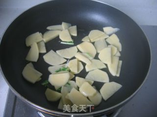 土豆炒青椒的做法步骤：4
