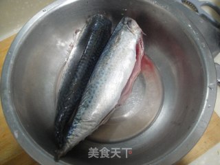 糖醋青鱼段的做法步骤：1