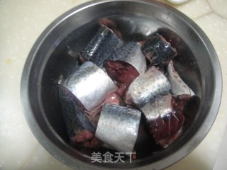 糖醋青鱼段的做法步骤：2