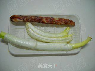 香辣肉肠卷的做法步骤：2