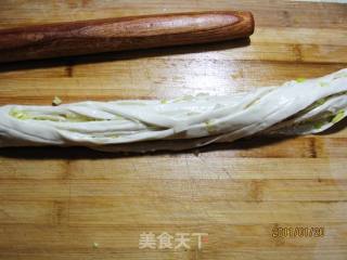 葱香手撕饼的做法步骤：10