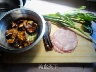 好吃不上火——电饭煲焗饭的做法步骤：1