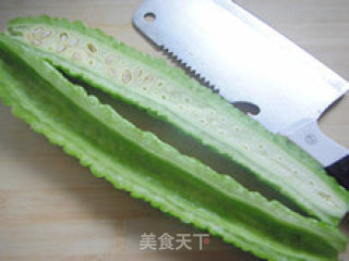 清热解毒—凉拌苦瓜的做法步骤：1