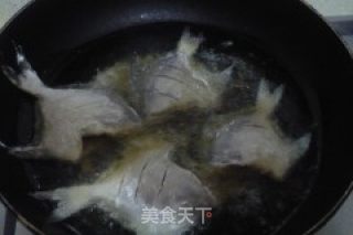 连着骨头吃——香煎小鲳鱼的做法步骤：5