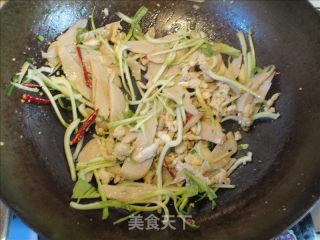 豆丹炒面筋的做法步骤：7