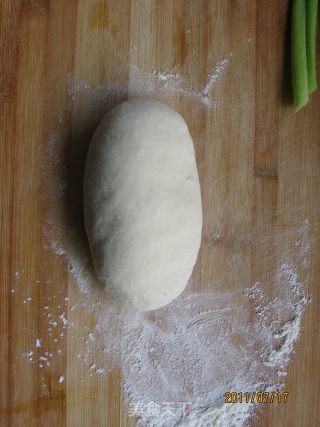 葱香鸡蛋灌饼的做法步骤：1