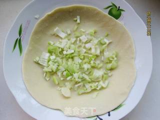 葱香鸡蛋灌饼的做法步骤：5