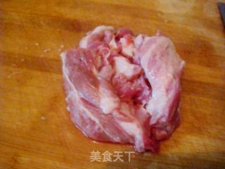 猪肉槐花大包子的做法步骤：1