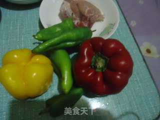 彩椒炒肉片的做法步骤：1