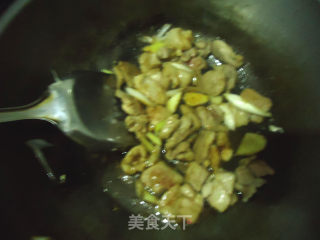 彩椒炒肉片的做法步骤：5