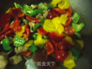 彩椒炒肉片的做法步骤：7