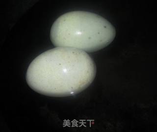 表我红心的剁椒皮蛋的做法步骤：1
