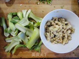 青菜梗炒豆丹的做法步骤：1