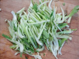 青菜梗炒豆丹的做法步骤：2
