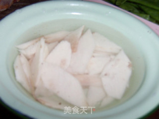 番茄培根炒荷兰豆的做法步骤：2