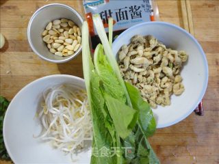 豆丹松子酱香炒面的做法步骤：1