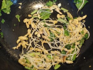 豆丹松子酱香炒面的做法步骤：7