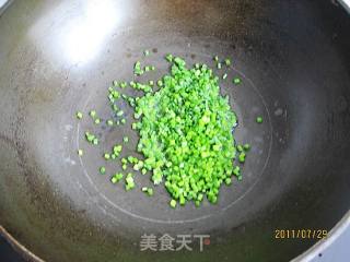韭苔鸡蛋汤面的做法步骤：2