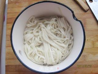 韭苔鸡蛋汤面的做法步骤：8