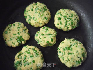 豆渣韭菜玉米饼的做法步骤：6