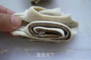 双色花卷的做法步骤：7