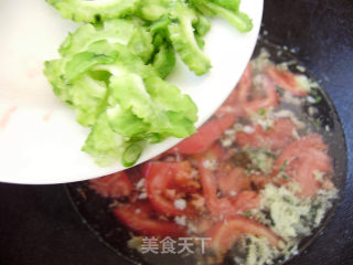 苦瓜番茄蛋花汤的做法步骤：3