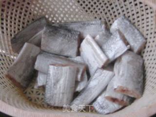 香辣毛豆煮带鱼的做法步骤：1