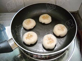 葱香蛋馅饼的做法步骤：9