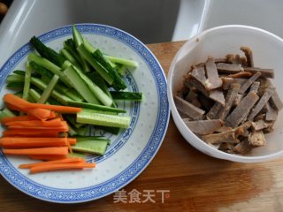 黄瓜牛肉的做法步骤：1