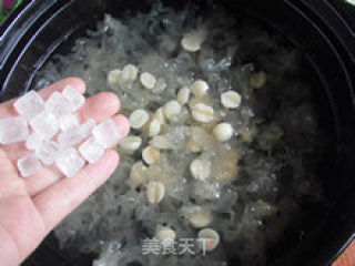 养颜美容—冰糖银耳莲子羹的做法步骤：6