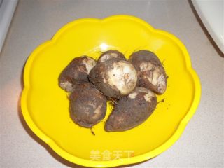鲜肉煮芋奶的做法步骤：1