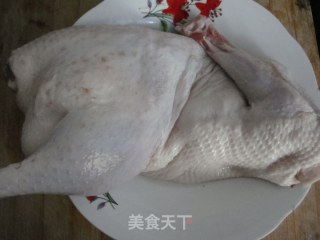 白斩鸭的做法步骤：1