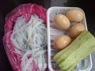 西葫芦银鱼炒蛋的做法步骤：1