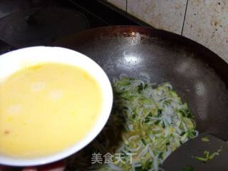 西葫芦银鱼炒蛋的做法步骤：8