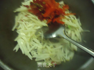 酸菜炒肉丝的做法步骤：9
