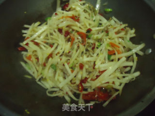 酸菜炒肉丝的做法步骤：10