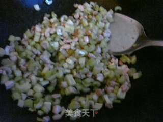 西芹炒肉丁的做法步骤：4