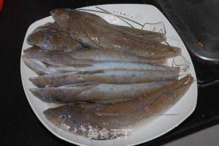 普宁豆酱煮鸡腿鱼的做法步骤：1