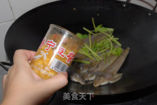 普宁豆酱煮鸡腿鱼的做法步骤：4