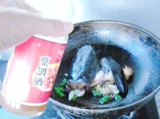 【鲶鱼头尾烧丝瓜】的做法步骤：4