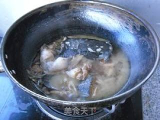 【鲶鱼头尾烧丝瓜】的做法步骤：7