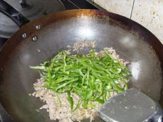 家常菜---青椒肉丝的做法步骤：9