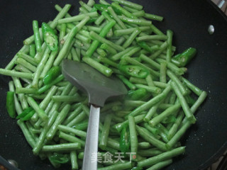 素菜：青椒炒豆角的做法步骤：2
