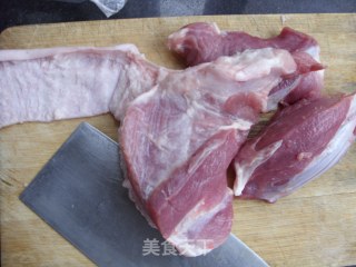 变废为宝---茶树菇红烧猪皮的做法步骤：1