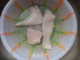 变废为宝---茶树菇红烧猪皮的做法步骤：2