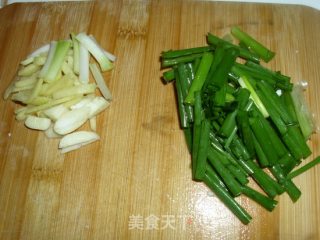 可乐鸡翅的做法步骤：1